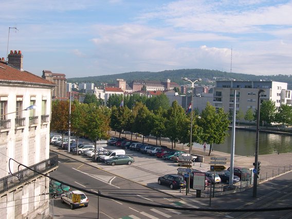  vue sur les collines environnant la ville